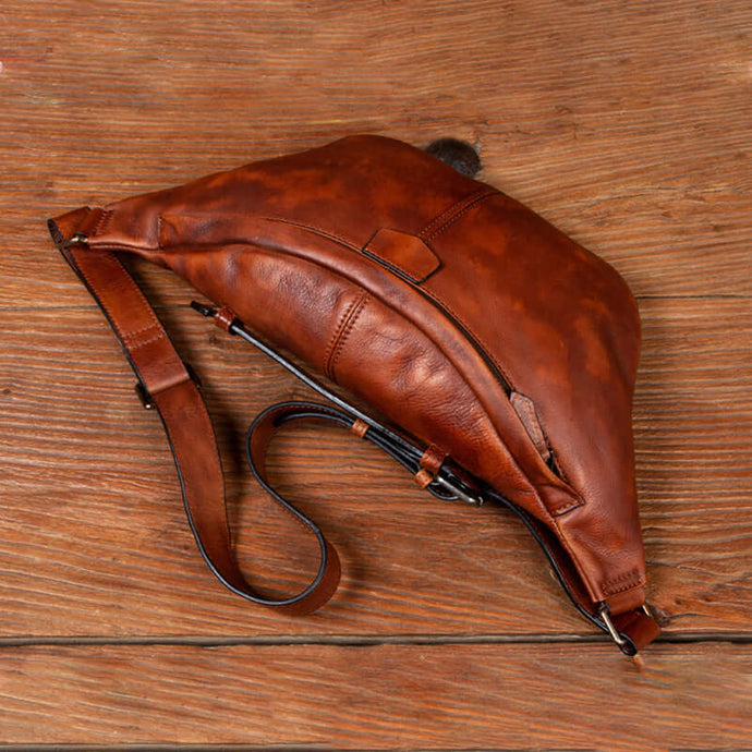 A Spacious Leather Mens Shoulder Bag Tailored for Contemporary Vitals