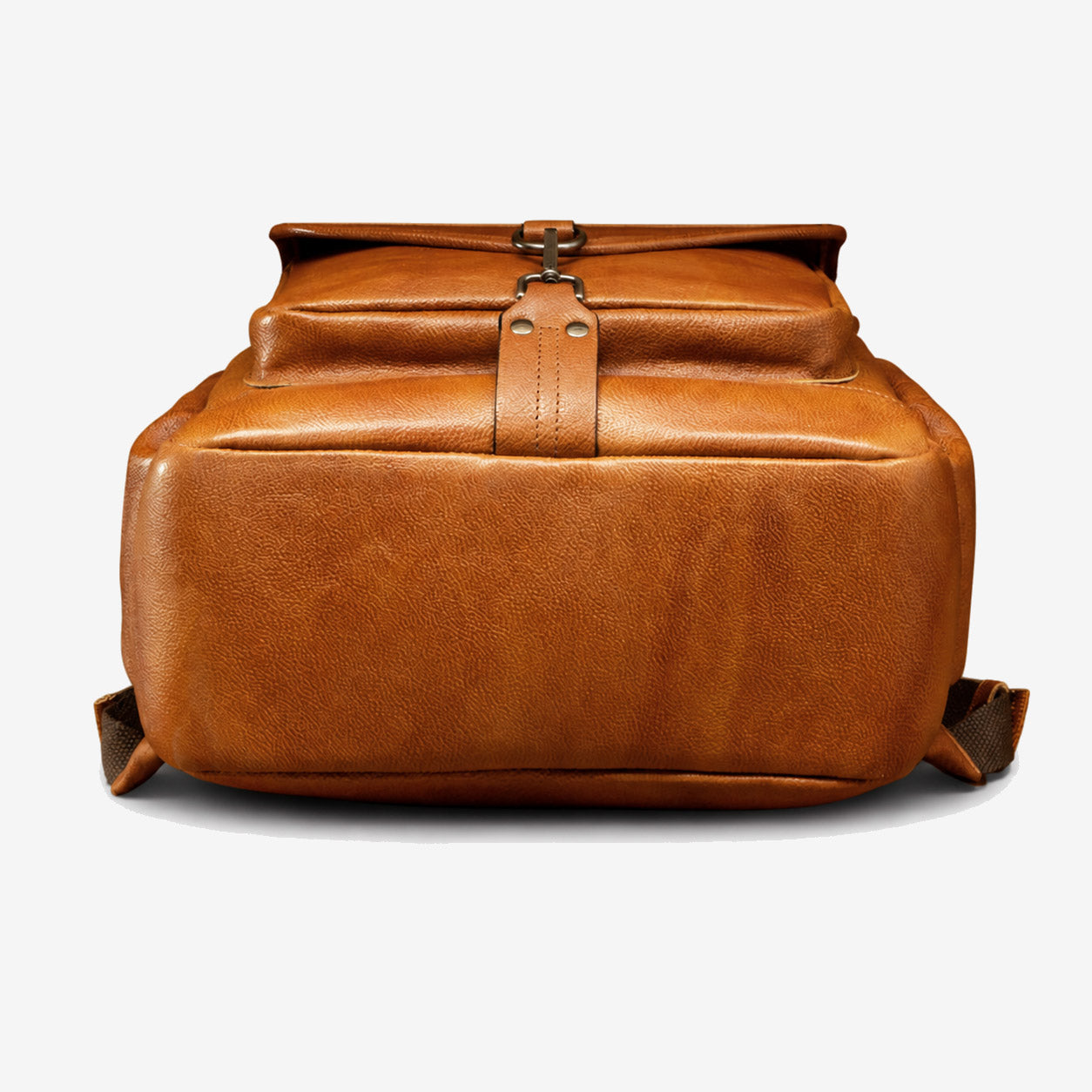 Reinforced leather base panel of the vegetable-tanned backpack